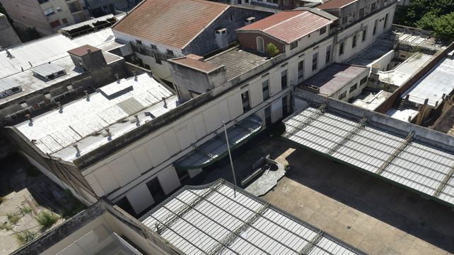 Estilo academicista. La mansión se construyó el siglo pasado para albergar el Banco Municipal.