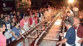 Tandil presentó el salame más largo del mundo