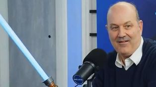 El ministro de Desregulación Federico Sturzenegger recibió de regalo&nbsp; un sable laser de Star Wars en el programa de Alejandro Fantino&nbsp;