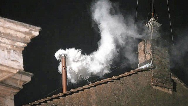 [EN VIVO] Habemus Papam: hubo Fumata Blanca y ahora se espera el nombramiento del sucesor del papa Francisco