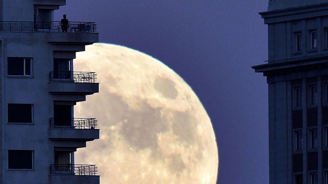 Así se ve la Superluna por el mundo
