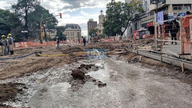 Paraná: rompieron un caño de agua en pleno microcentro