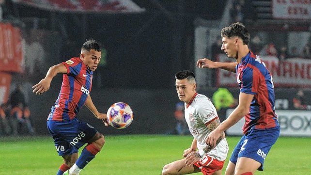 Estudiantes falló un penal en el final del partido y terminó empatando 1-1 contra San Lorenzo.