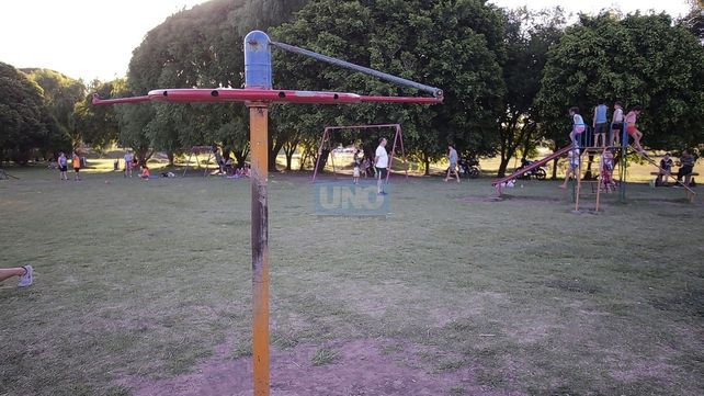 Paraná: juegos en mal estado en distintos parques generan recurrentes quejas de vecinos&nbsp;
