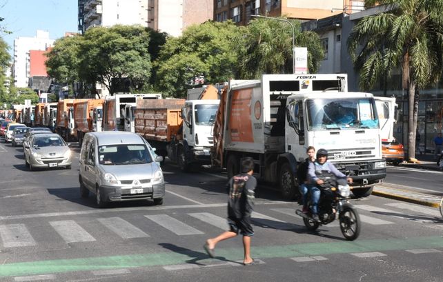 Ruidosa manifestación de recolectores y camioneros contra la misión del FMI