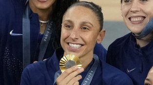 Oro una vez más. Diana Taurasi festejó la consagración de Estados Unidos en el básquet olímpico.