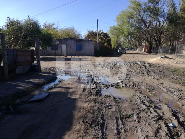 Un comedor alimenta a más de 300 personas a pesar de no tener gas, iluminación, ni agua potable