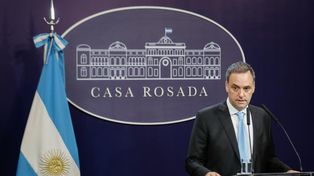 El portavoz presidencial Manuel Adorni comunicó la decisión en conferencia