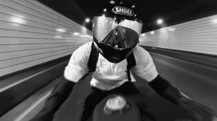 El video del cantante de BTS manejando en moto generó gran revuelo en redes sociales
