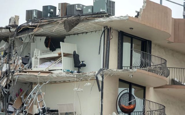 El derrumbe de un edificio en Miami en imágenes