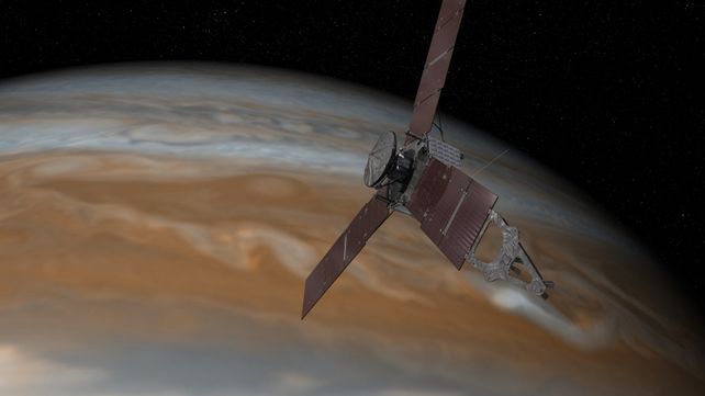 La sonda Juno se aproxima a Júpiter.