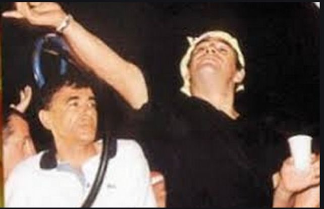Ferro Viera junto a Maradona.