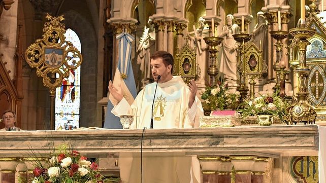 Celebración. El padre Emanuel De Castillo estuvo presente el domingo 30 de abril en la Santa Misa que se realizó en la Basílica.