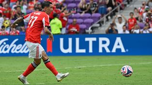 Ángel Di María extenderá su estadía en Estado Unidos. Benfica clasificó primero en su grupo.