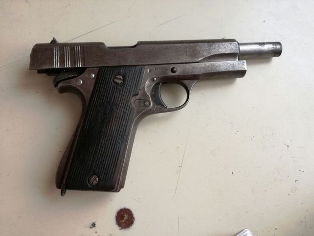 Tras una balacera detuvieron a una mujer con dos armas de guerra en la zona norte