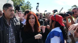 Cristina visitó otra vez La Plata tras el temporal y agradeció la solidaridad de los argentinos