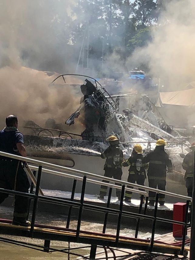 Se incendiaron dos embarcaciones amarradas en un club náutico