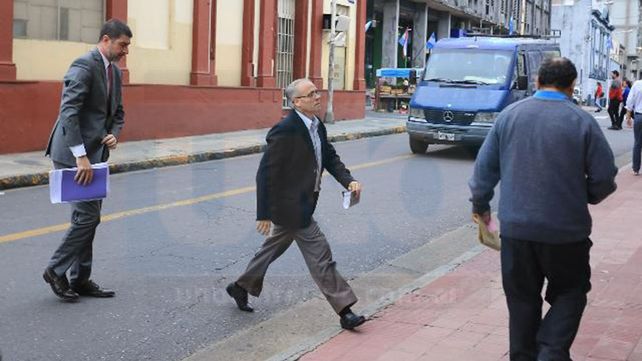 Inquieto. Todos los días Ilarraz ingresa por un costado a tribunales y rápidamente se va al salón de audiencias.