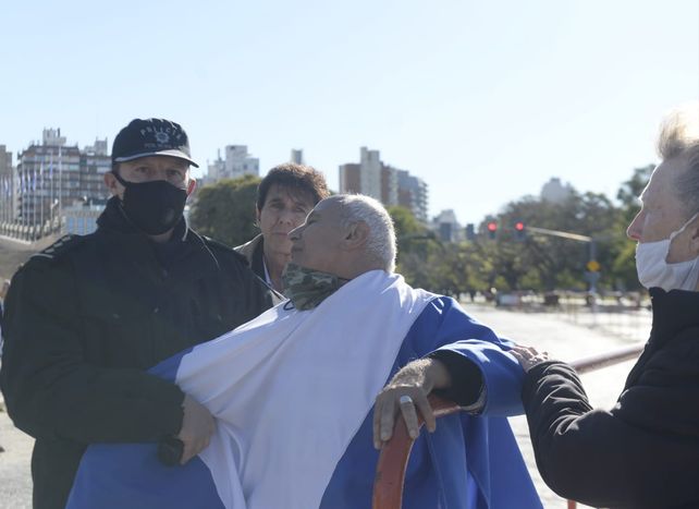 Las imágenes de los incidentes del Monumento por la protesta anticuarentena