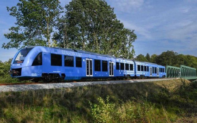 El tren de hidrógeno ya una realidad. El primer tren de pasajeros con pilas de combustible de hidrógeno da sus primeros pasos en otros países, tras su éxito comercial en Alemania.