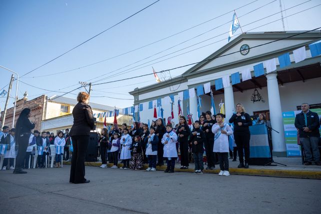 Sí, prometo: alumnos de 4° grado de las escuelas de Timbúes, realizaron la promesa de lealtad a la bandera