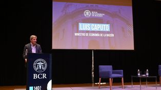 El ministro de Economía, Luis Caputo, disertó en la Bolsa de Comercio de Rosario.