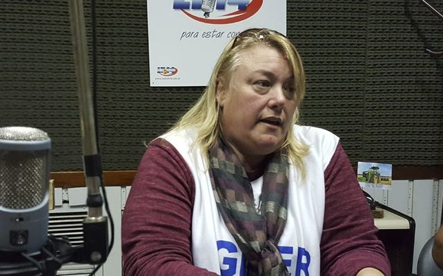 La docente salió a contar las amenazas en los medios de comunicación. Foto LT14.&nbsp;