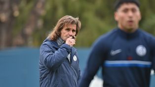 No la tiene fácil. Rubén Insúa viene de perder el invicto.