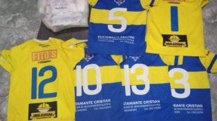 El entrenador de Boca Juniors Paraná sufrió un robo en su hogar, perdiendo camisetas del club. Pidió colaboración para encontrarlas.
