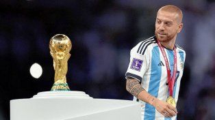 El Papu Gómez celebró el título con un posteo en solitario.
