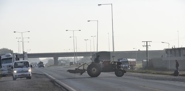 El acceso mejorará la seguridad ya que contará con&nbsp;carriles de detención y aceleración con sus respectivas cuñas.