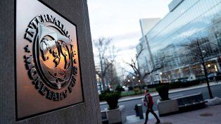 De acuerdo a fuentes cercanas al Ministerio de Economía, durante el fin de semana continuarán las conversaciones con el Fondo Monetario Internacional (FMI). Las comunicaciones entre el ministro, Sergio Massa, sus funcionarios que se encuentran en Washington y el ente financiero son periódicas.&nbsp;