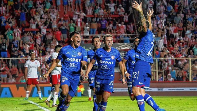 Oscar Piris anotó el tanto de la apertura del marcador en el estadio 15 de abril.&nbsp;