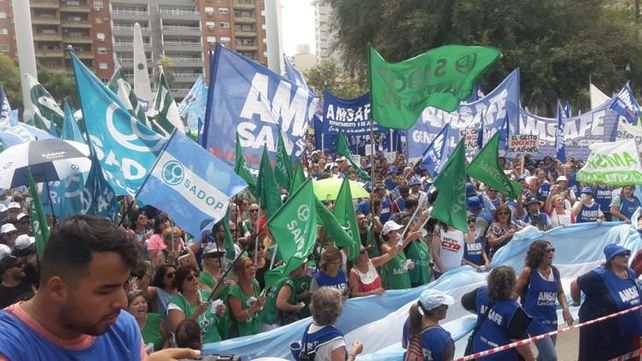 Una manifestación prepandemia de Amsafé y Sadop.