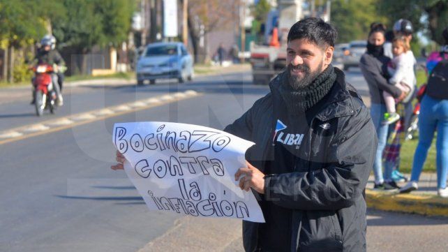 Libres del Sur se manifestó en dos supermercados de Paraná para reclamar contra la inflación. Denunciaron la falta de mercadería para comedores y merenderos.