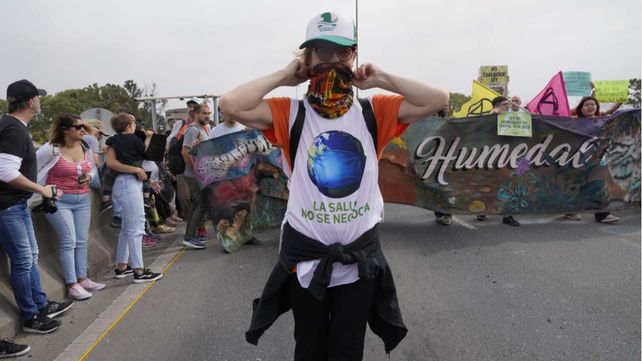 El fuerte reclamo por el humedal y por el cese de las quemas, en imágenes