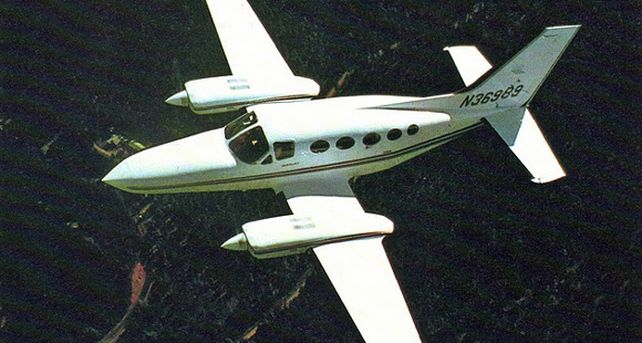 Avioneta averiada con pasajeros a bordo aterriz&oacute; con espectaculares maniobras del piloto