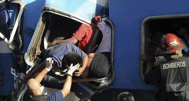 49 muertos y m&aacute;s de 670 heridos en un choque de tren en Once