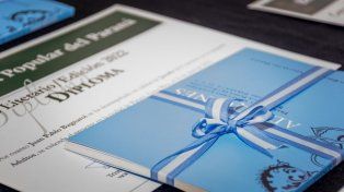 A los ganadores se les otorga un reconocimiento especial por haber participado
