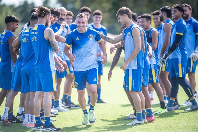 Los futbolistas canallas se sorprendieron con la llegada de Marco Ruben, pero rápidamente todo fue sonrisas.