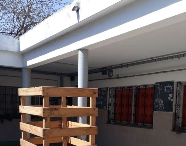 Los ladrones escaparon por le techo.