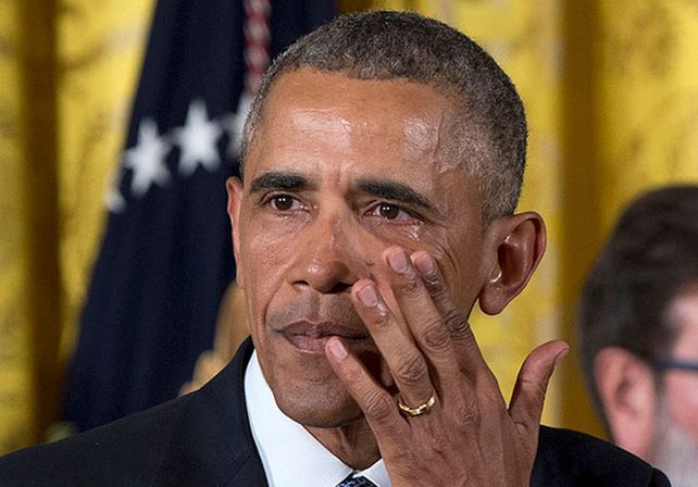 Entre lágrimas, Obama pidió más control de armas