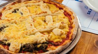 Un cliente se quejó del valor de una pizza en un reconocido local de Pellegrini y desde allí le hicieron una original y picante propuesta.