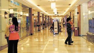 Las ventas en shoppings y supermercados cayeron por octavo mes consecutivo