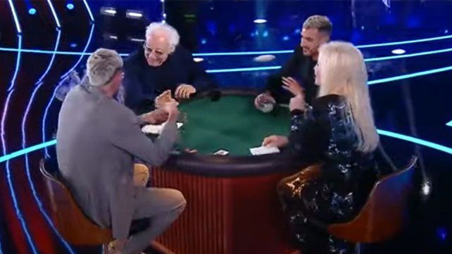 La dupla De Paul-Paredes venció 15-11 a Susana Giménez-Coppola en una partida de truco.