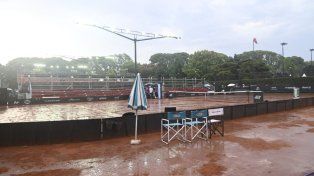 Mientras se pudo, se jugó en el Jockey Club. Román Gurruchaga enfrentaba a Olivieri cuando el tiempo obligó a suspender el partido. El Quini 6 Rosario Challenger seguía en la noche del jueves.