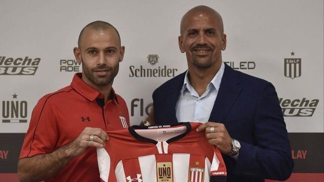 El jugador junto a Verón