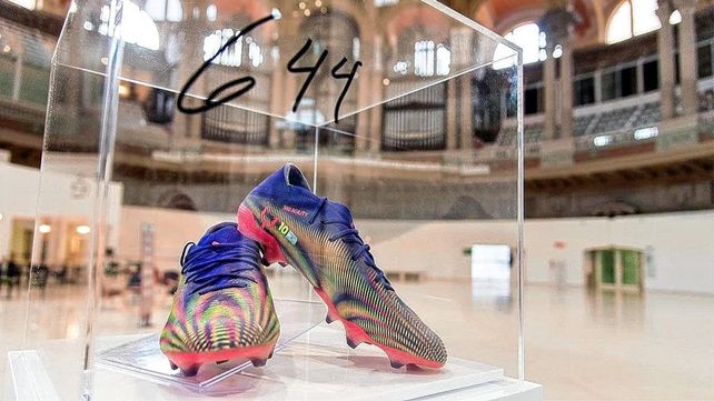 La cuantiosa cifra que pagaron por los botines de Messi