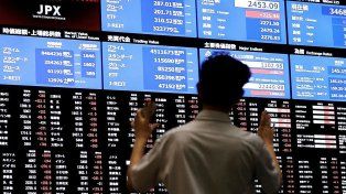 La apertura de la Bolsa de Valores de Tokio anticipa una jornada más tranquila para los mercados globales tras el impacto del derrumbe del Nikkei el lunes