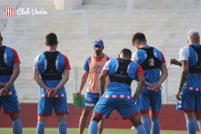El plantel de Unión está al día ya que fueron abonados los sueldos del mes de agosto a los jugadores y al cuerpo técnico.